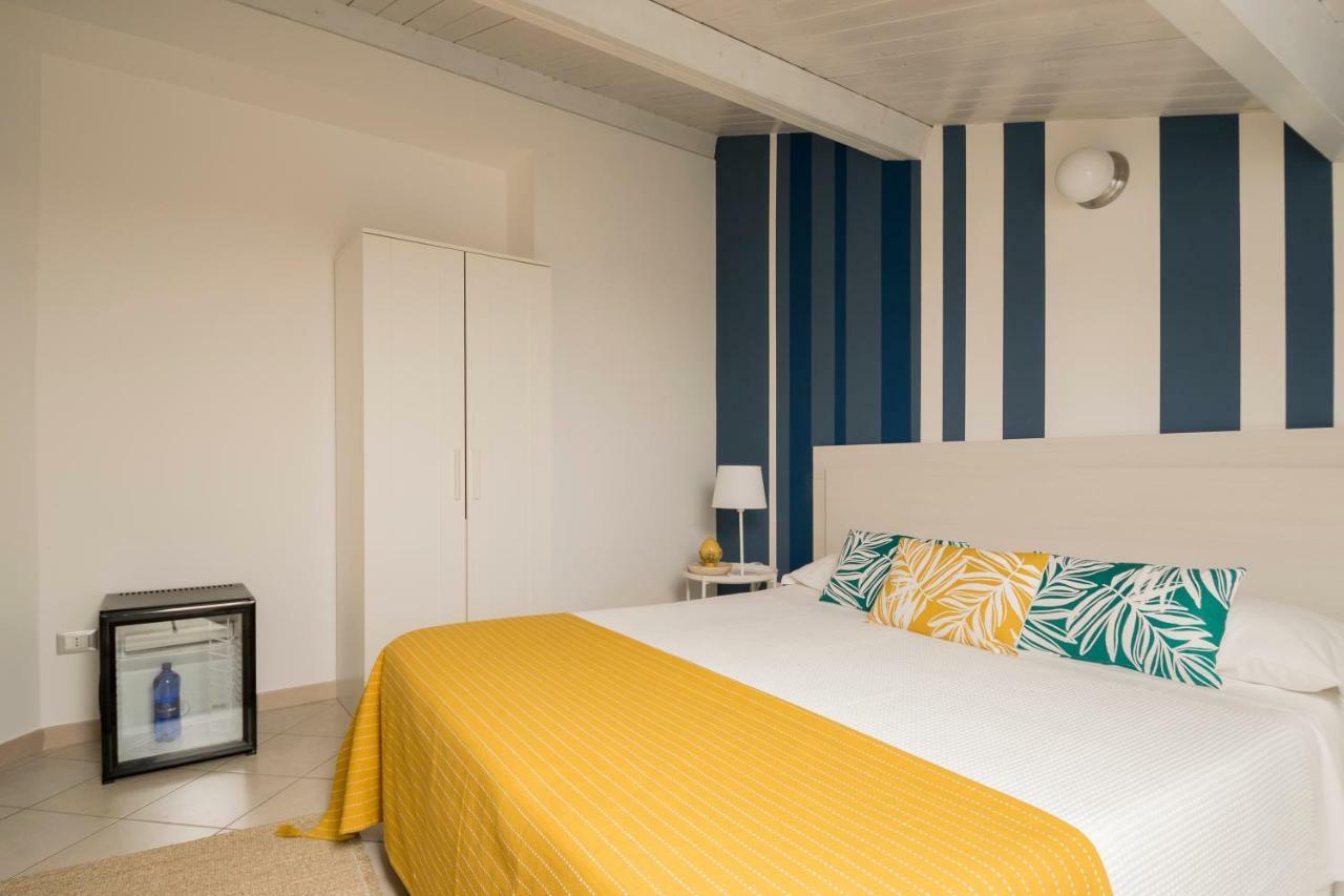 Civico 64 Bed & Breakfast In Mansarda パルミ エクステリア 写真