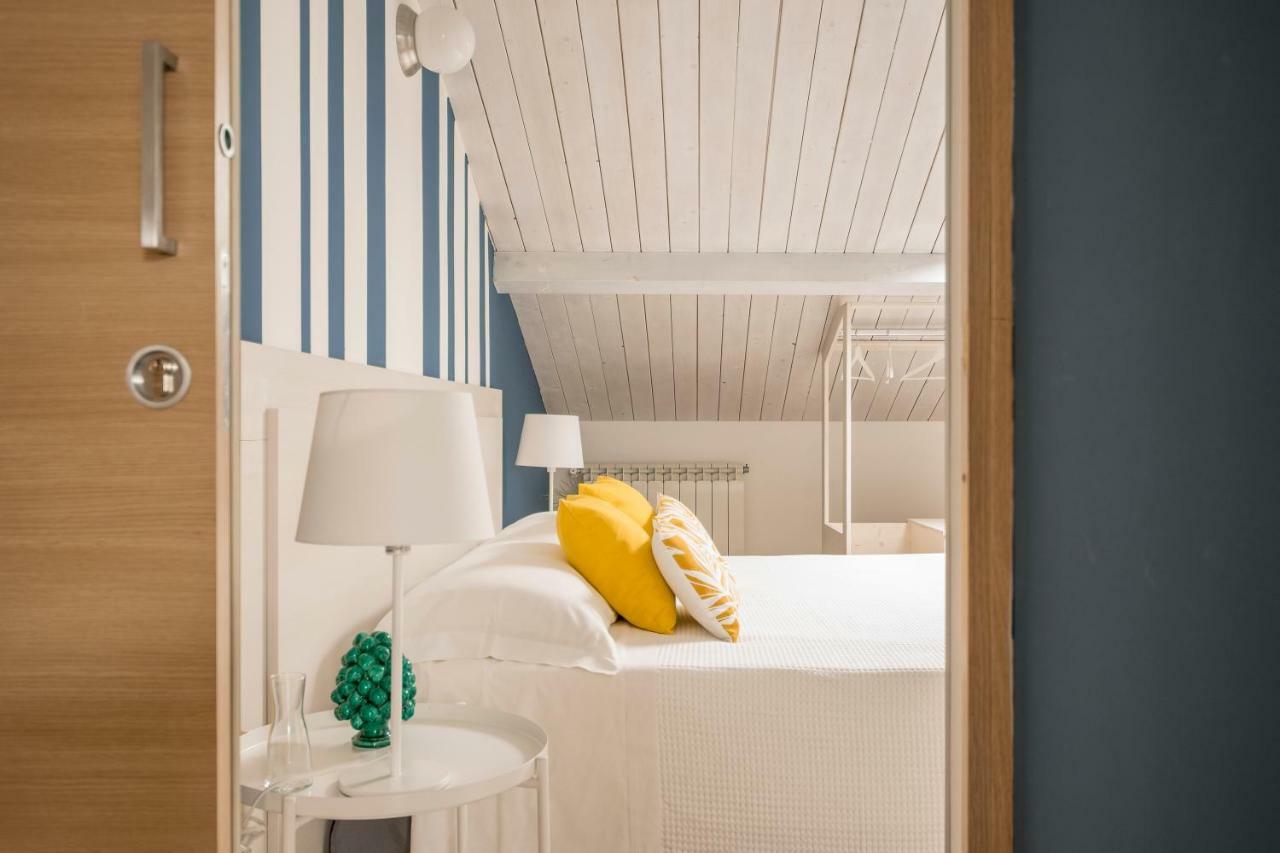 Civico 64 Bed & Breakfast In Mansarda パルミ エクステリア 写真