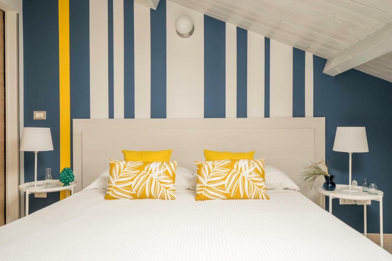 Civico 64 Bed & Breakfast In Mansarda パルミ エクステリア 写真
