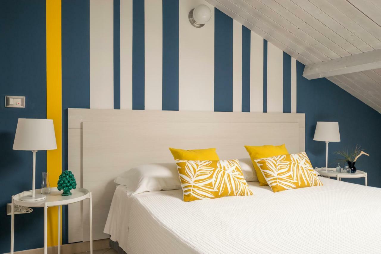 Civico 64 Bed & Breakfast In Mansarda パルミ エクステリア 写真