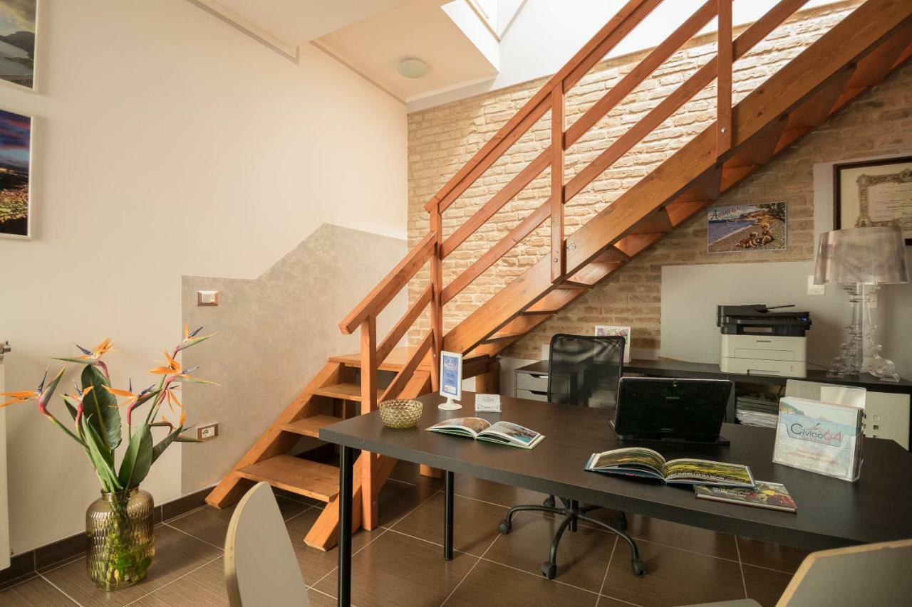Civico 64 Bed & Breakfast In Mansarda パルミ エクステリア 写真
