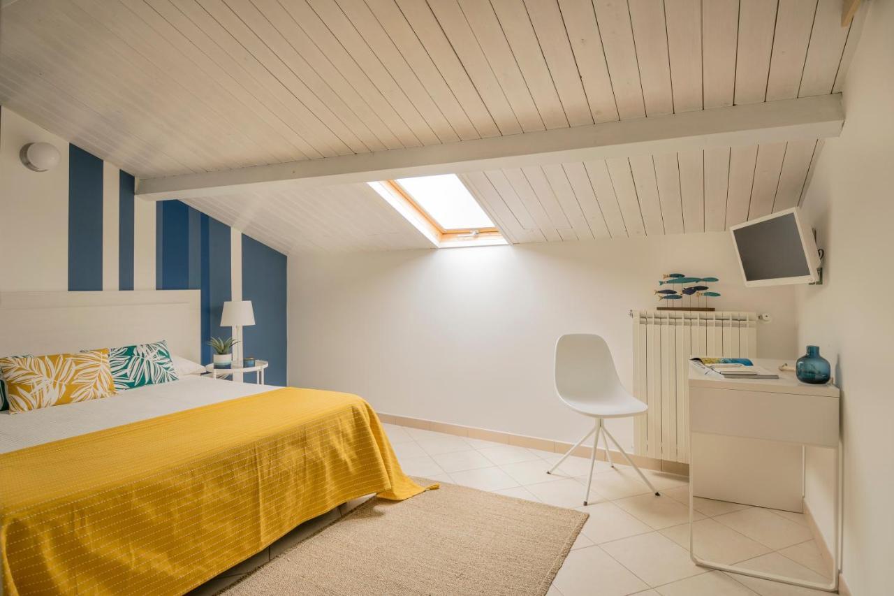 Civico 64 Bed & Breakfast In Mansarda パルミ エクステリア 写真