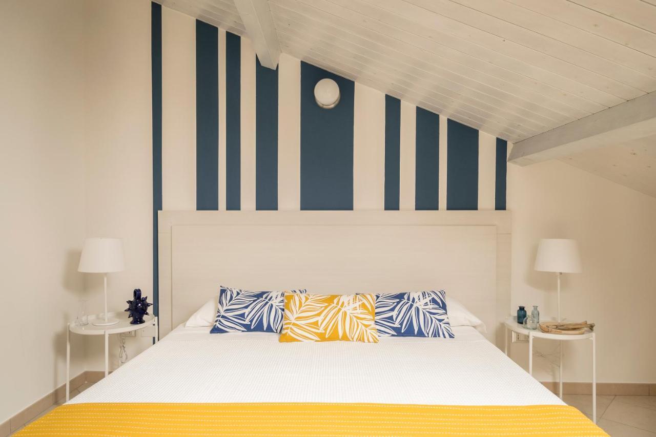 Civico 64 Bed & Breakfast In Mansarda パルミ エクステリア 写真