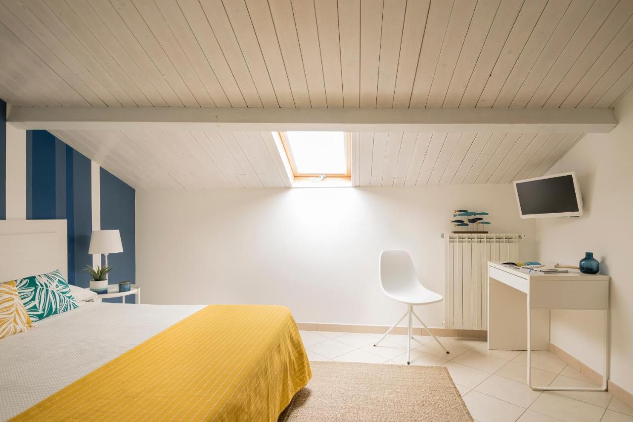 Civico 64 Bed & Breakfast In Mansarda パルミ エクステリア 写真
