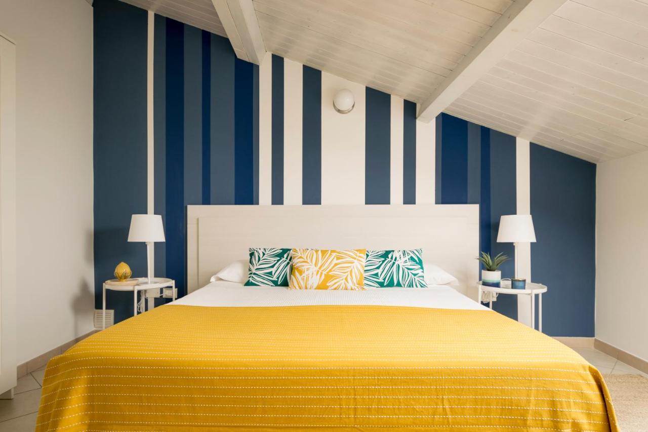 Civico 64 Bed & Breakfast In Mansarda パルミ エクステリア 写真